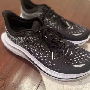 hoka men’s kawana black tennis shoe